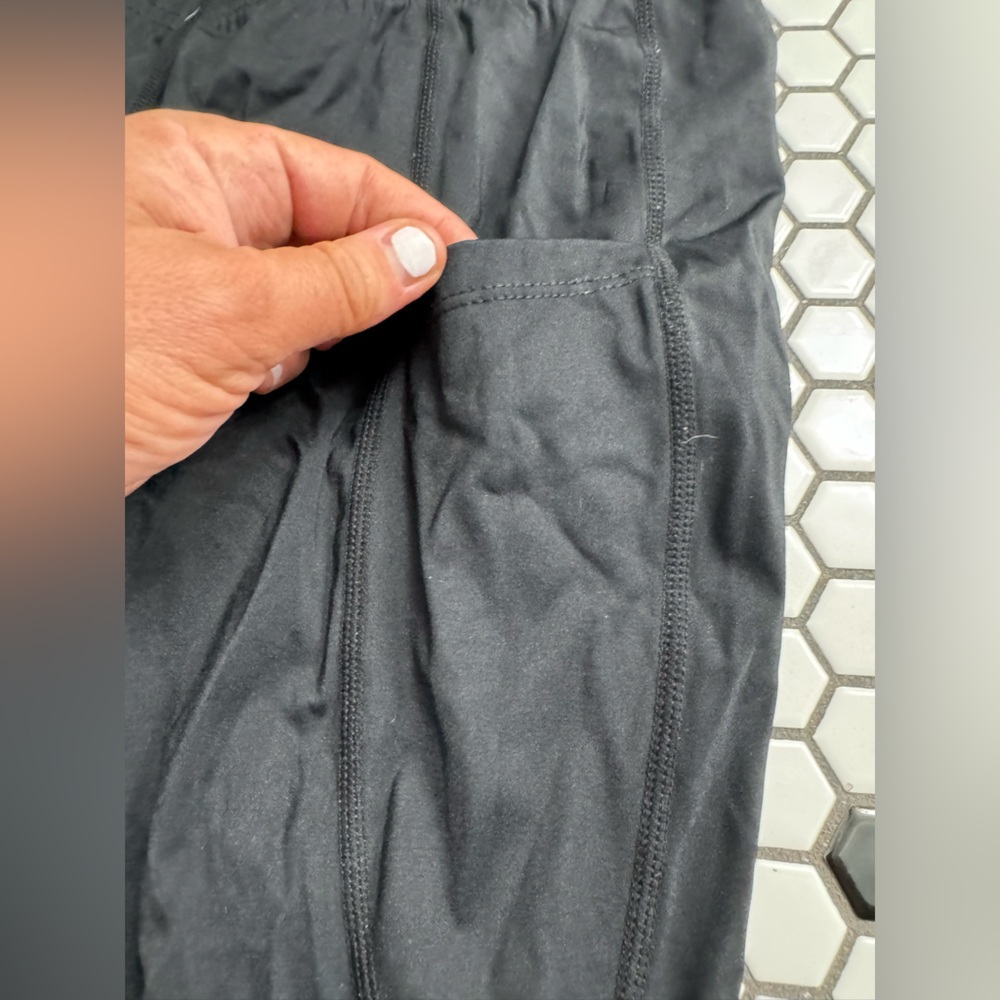 Baleaf cycling leggings size large - Picture 4 of 5